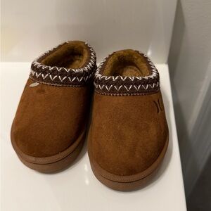 Hurley Tan Kids Slippers with Patterned Trim